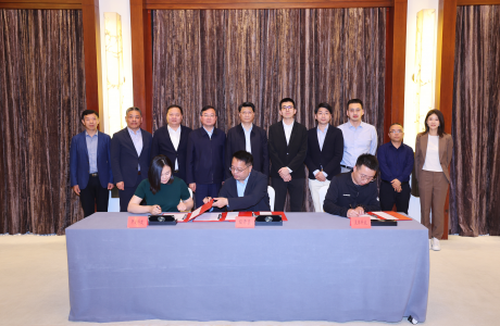 扬州市委书记王进健接见开途科技一行，双方签署合作框架协议，助力打造叉取机器人新高地