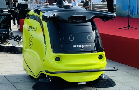 泰坦智能 | 无线充电赋能无人环卫：智慧城市的静默革命